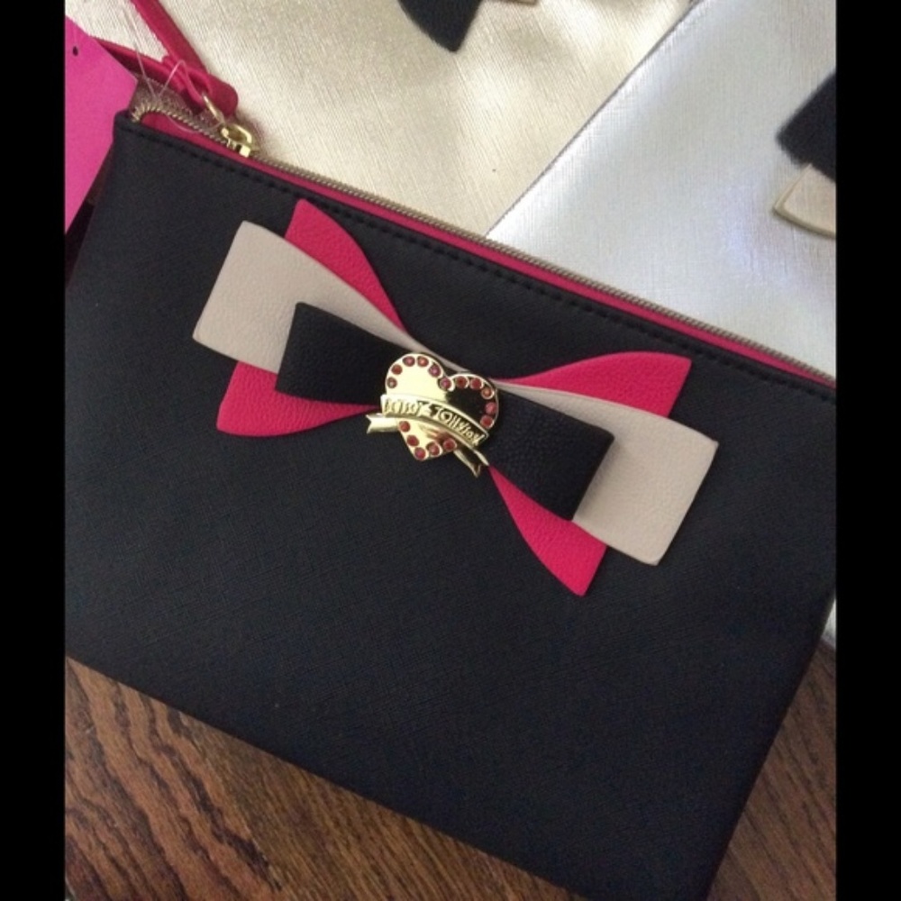 BETSEY JOHNSON Clutch / Wristlet